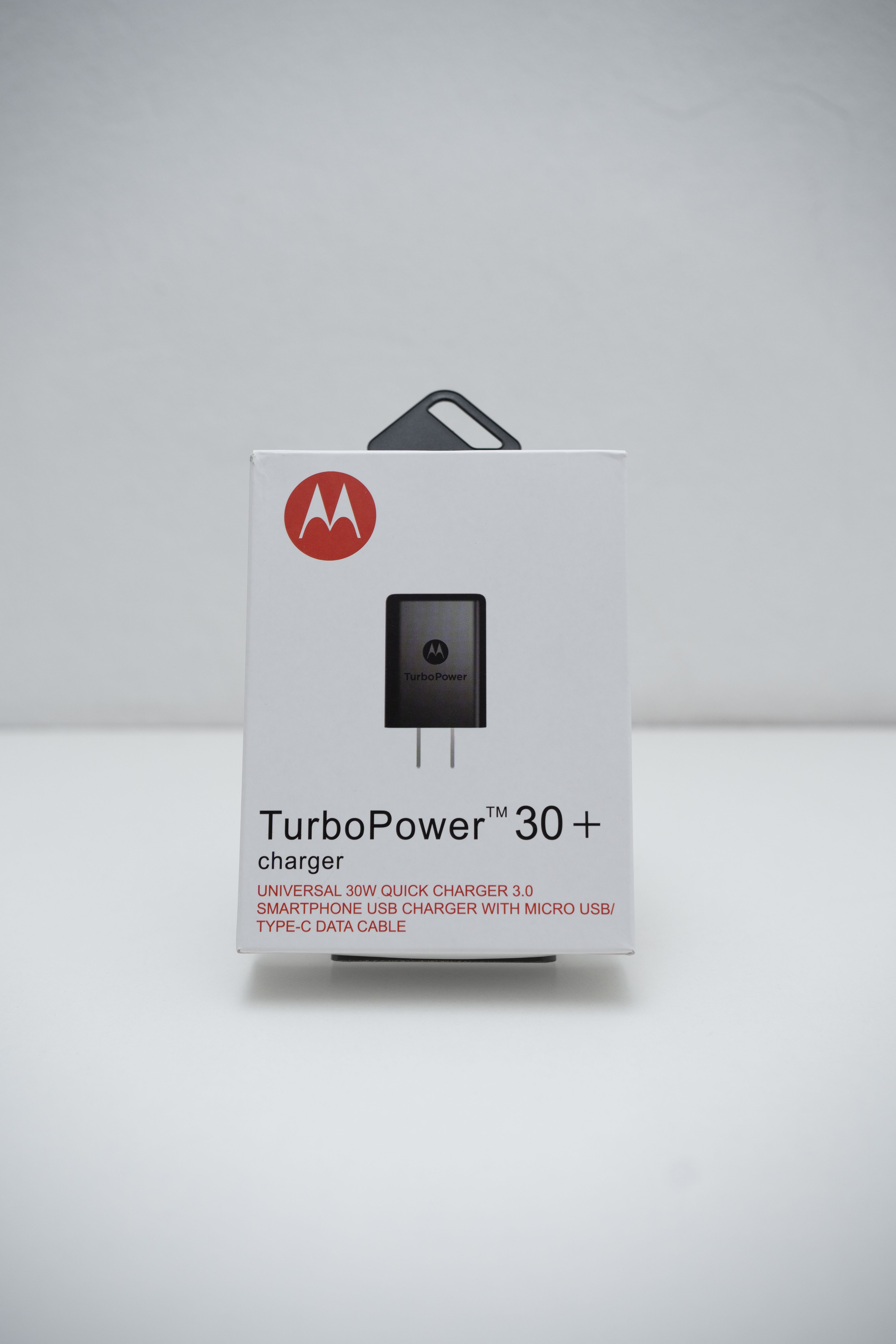 Cargador Motorola 30w completo con cable USB-C.