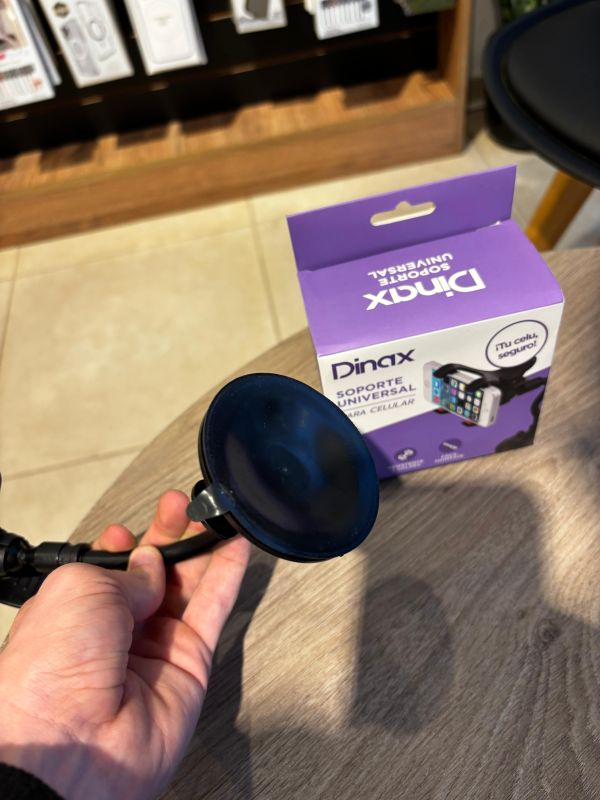 Soporte con pico loro y sopapa para auto.